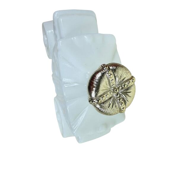 Vintage Avon Royal Coach Moonwind Cinderella Carriage Milk Glass Bottle Empty - Picture 3 of 5